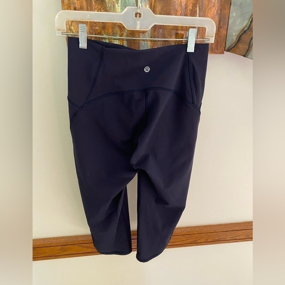 Lululemon Navy Blue Capri size 6 - Picture 8 of 12